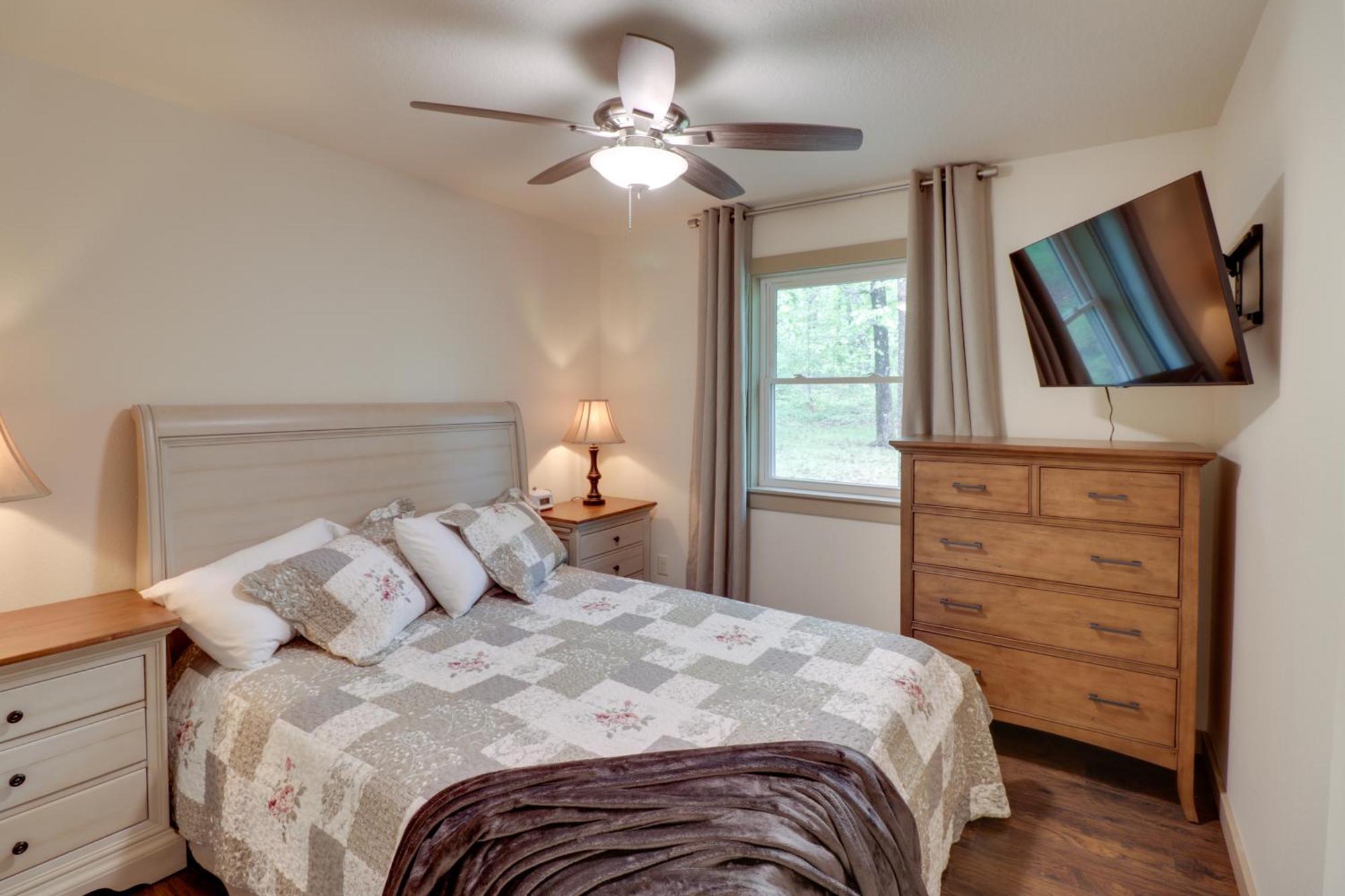 Spacious And Elegant Mountain View Cabin With Deck! Экстерьер фото