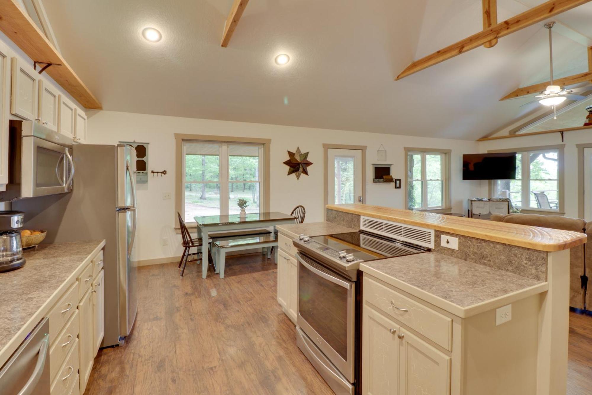 Spacious And Elegant Mountain View Cabin With Deck! Экстерьер фото