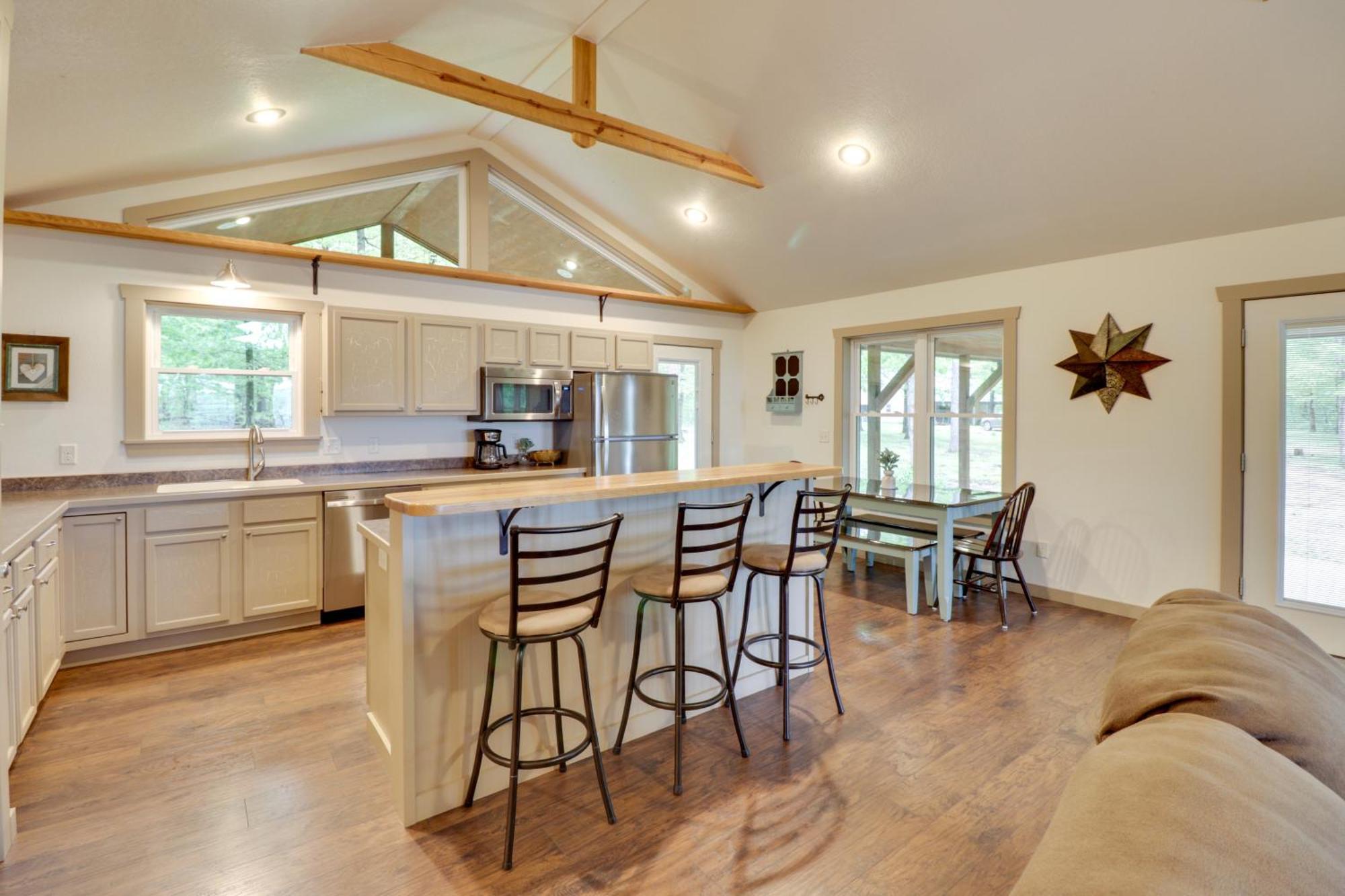 Spacious And Elegant Mountain View Cabin With Deck! Экстерьер фото