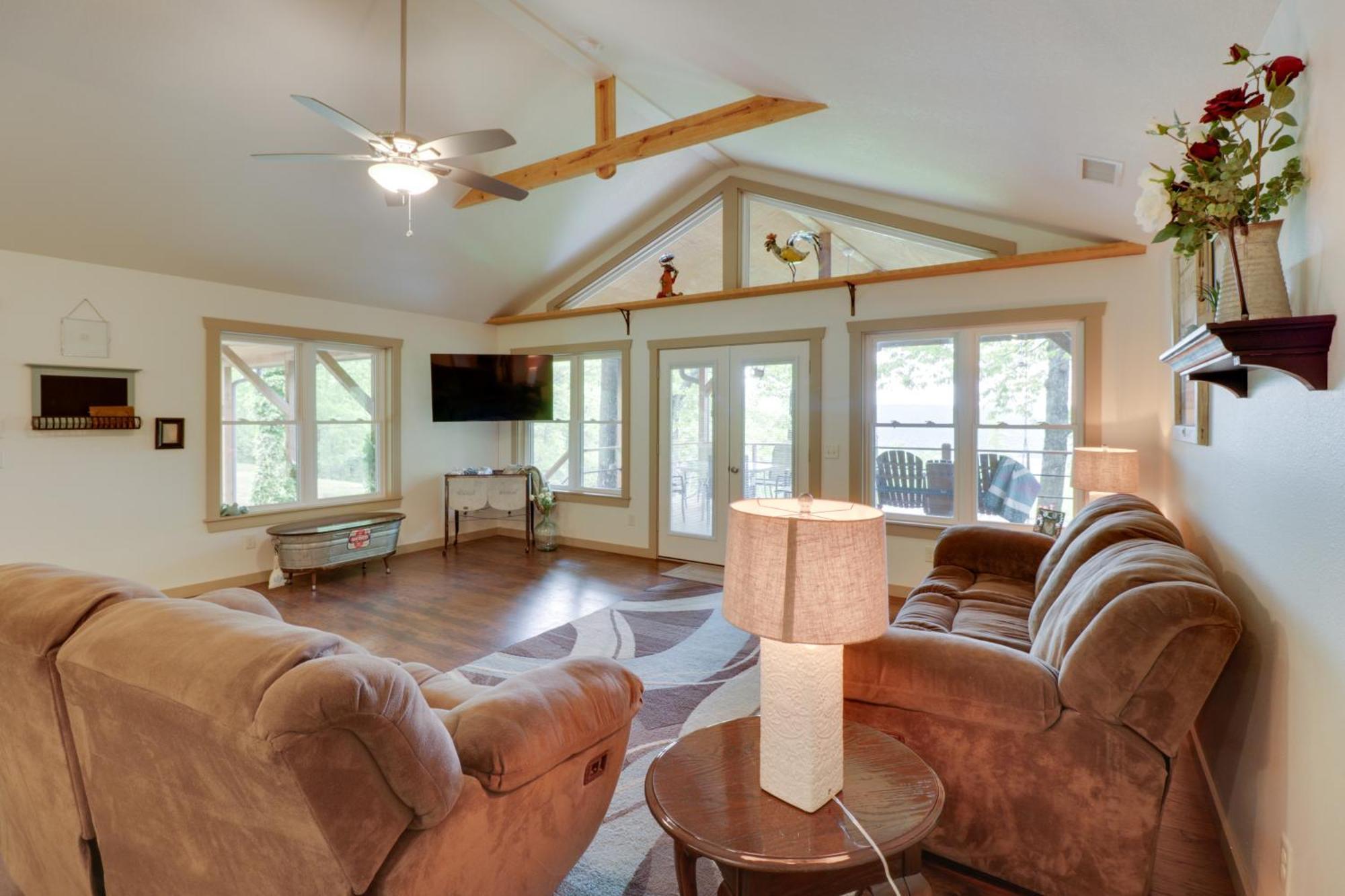 Spacious And Elegant Mountain View Cabin With Deck! Экстерьер фото
