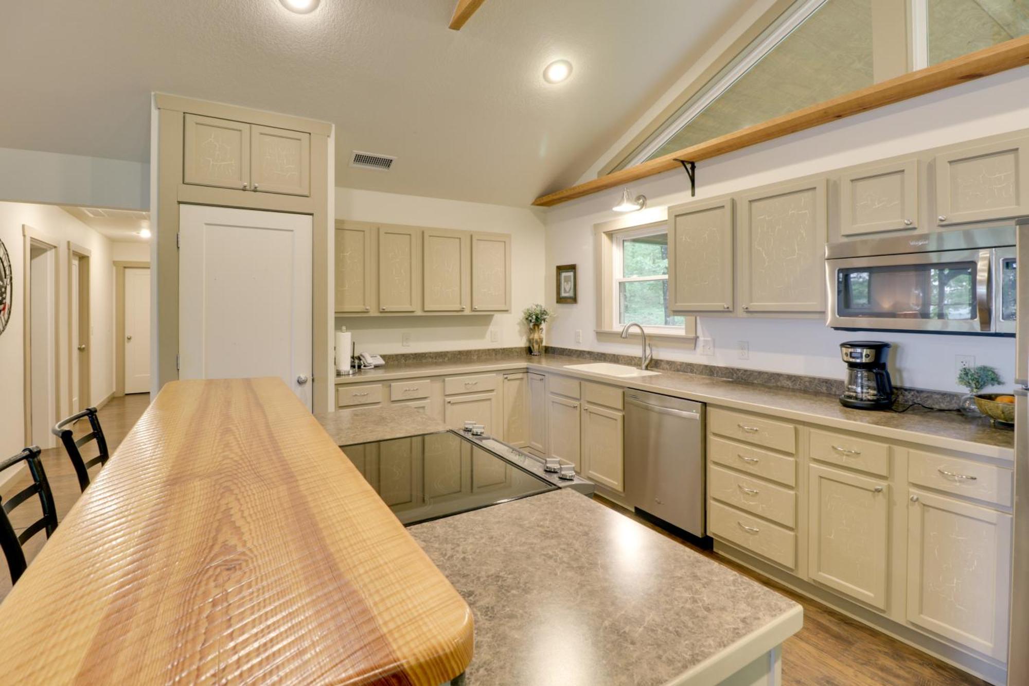 Spacious And Elegant Mountain View Cabin With Deck! Экстерьер фото